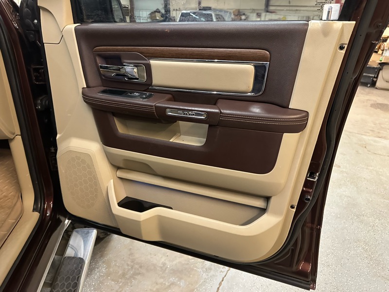 RAM 1500 Laramie Crew Cab SWB 4WD 2014