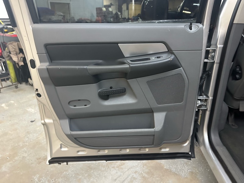 Dodge Ram 2500 SLT Mega Cab 4WD 2008