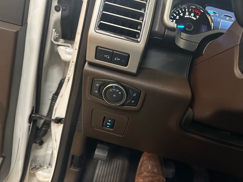 Ford F-150 King-Ranch SuperCrew 5.5-ft. Bed 4WD 2015