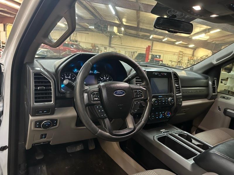 Ford F-350 SD XLT Crew Cab SWB 4WD 2017