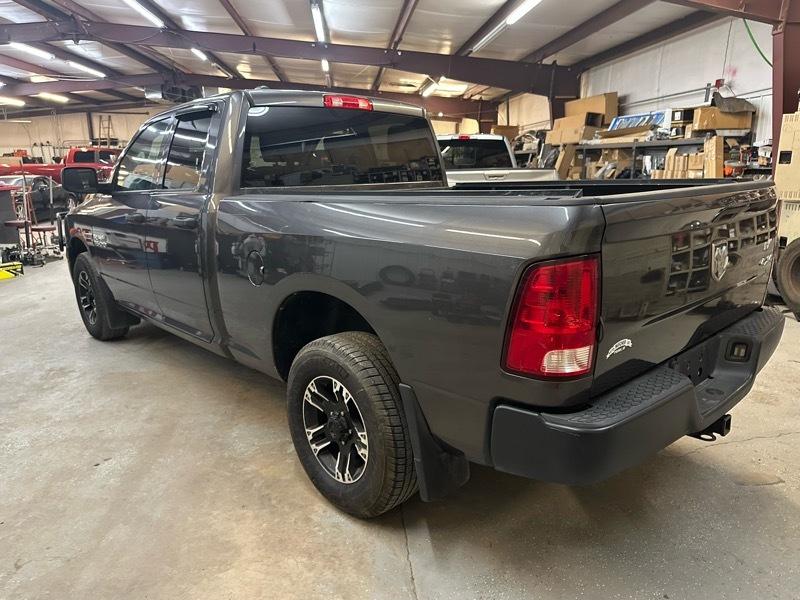 RAM 1500 4WD Quad Cab 140.5" Tradesman 2015