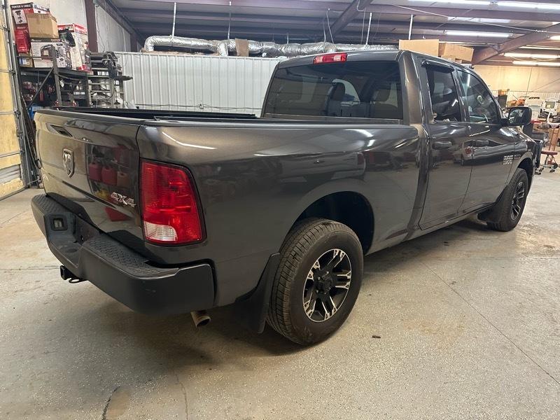 RAM 1500 4WD Quad Cab 140.5" Tradesman 2015
