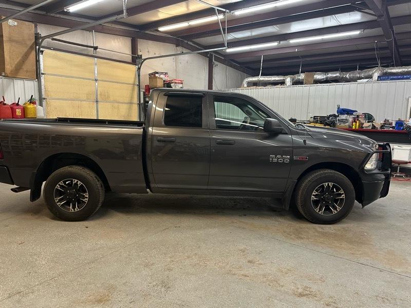 RAM 1500 4WD Quad Cab 140.5" Tradesman 2015