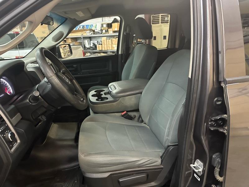 RAM 1500 4WD Quad Cab 140.5" Tradesman 2015