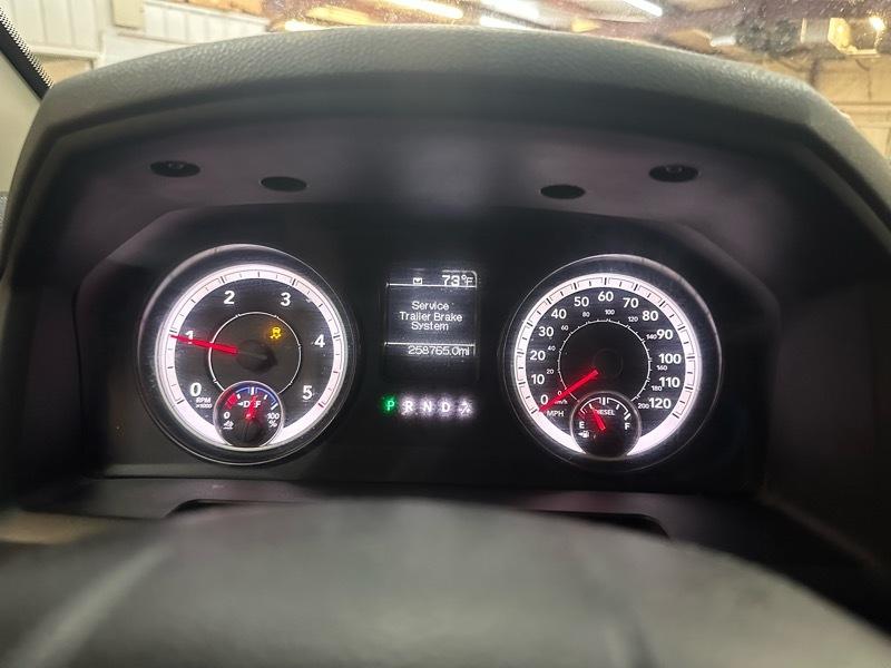 RAM 1500 4WD Quad Cab 140.5" Tradesman 2015