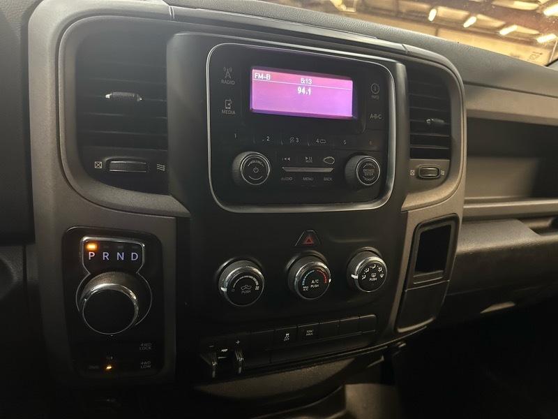 RAM 1500 4WD Quad Cab 140.5" Tradesman 2015