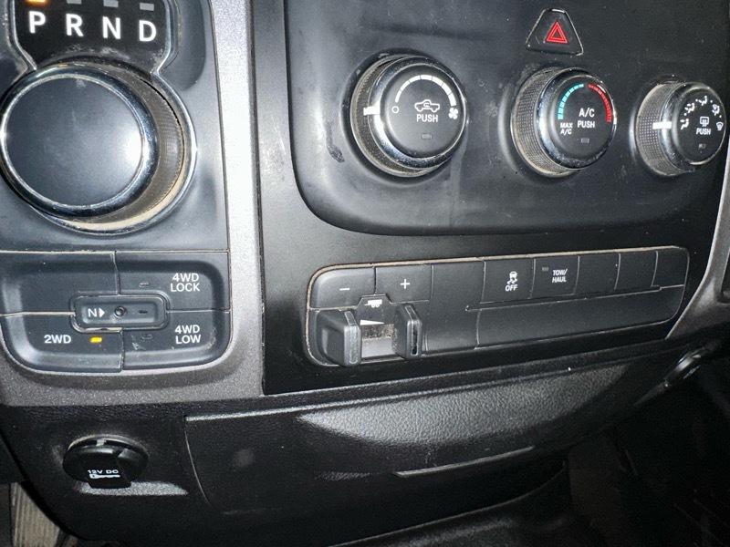 RAM 1500 4WD Quad Cab 140.5" Tradesman 2015