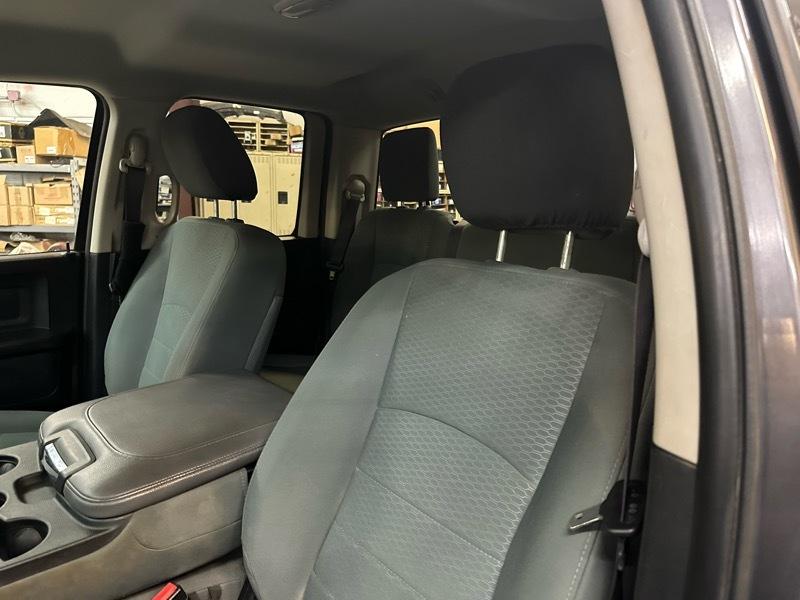 RAM 1500 4WD Quad Cab 140.5" Tradesman 2015