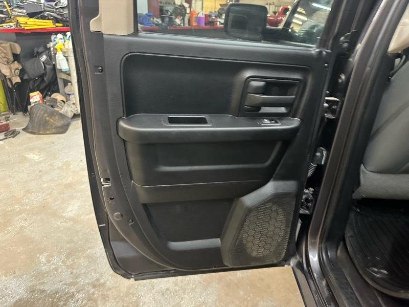 RAM 1500 4WD Quad Cab 140.5" Tradesman 2015