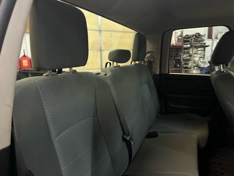 RAM 1500 4WD Quad Cab 140.5" Tradesman 2015