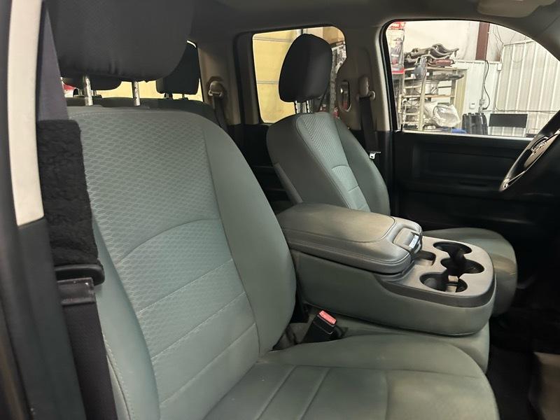 RAM 1500 4WD Quad Cab 140.5" Tradesman 2015