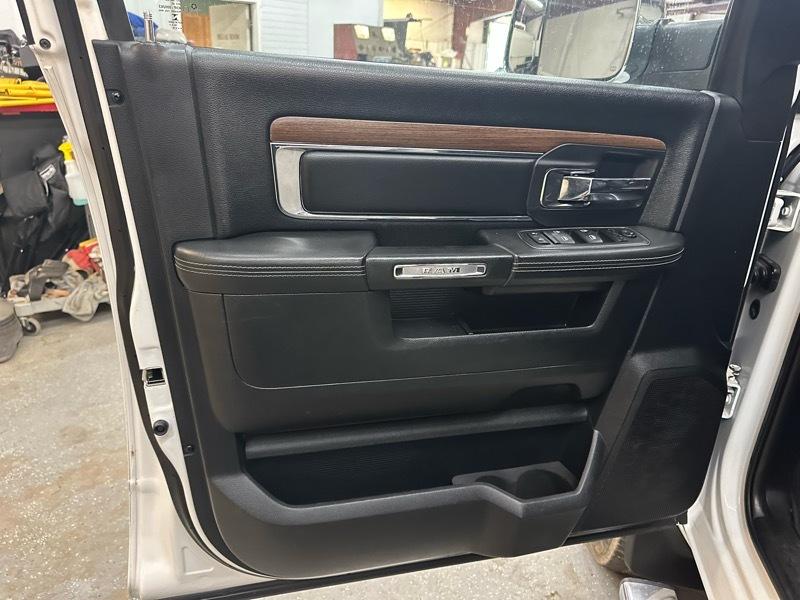 RAM 3500 Laramie Crew Cab SWB 4WD 2015