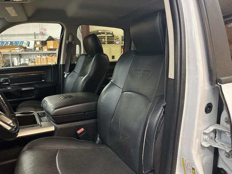 RAM 3500 Laramie Crew Cab SWB 4WD 2015