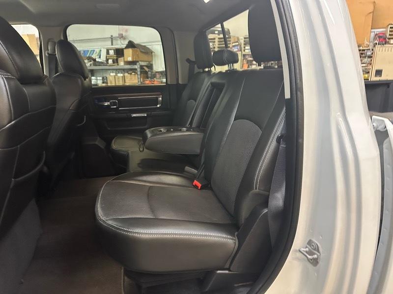 RAM 3500 Laramie Crew Cab SWB 4WD 2015