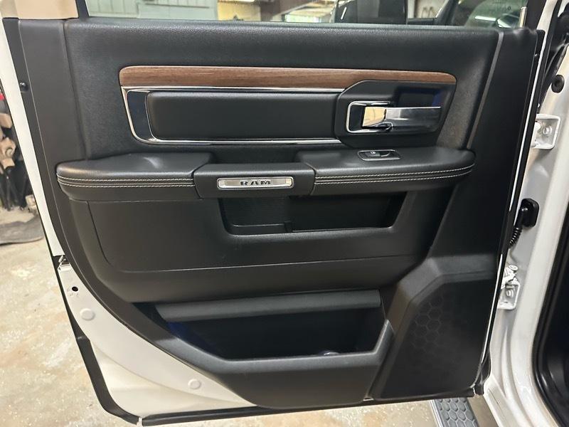 RAM 3500 Laramie Crew Cab SWB 4WD 2015