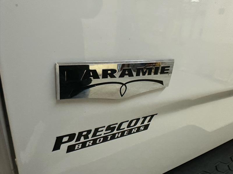 RAM 3500 Laramie Crew Cab SWB 4WD 2015