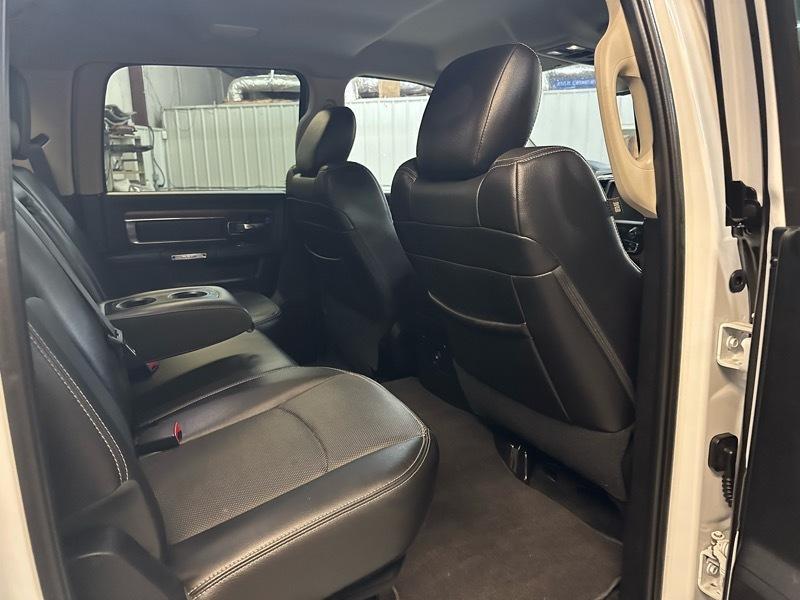 RAM 3500 Laramie Crew Cab SWB 4WD 2015