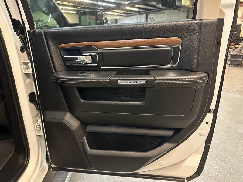 RAM 3500 Laramie Crew Cab SWB 4WD 2015