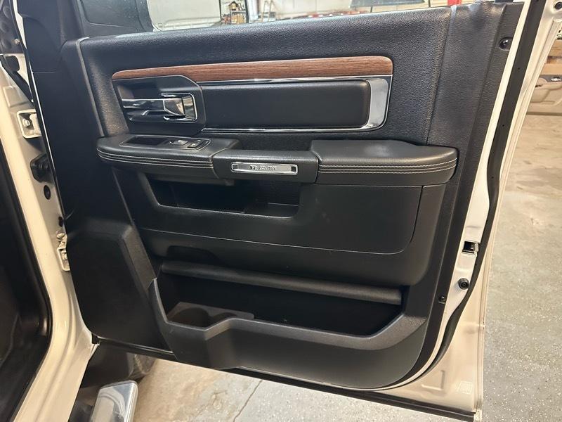 RAM 3500 Laramie Crew Cab SWB 4WD 2015