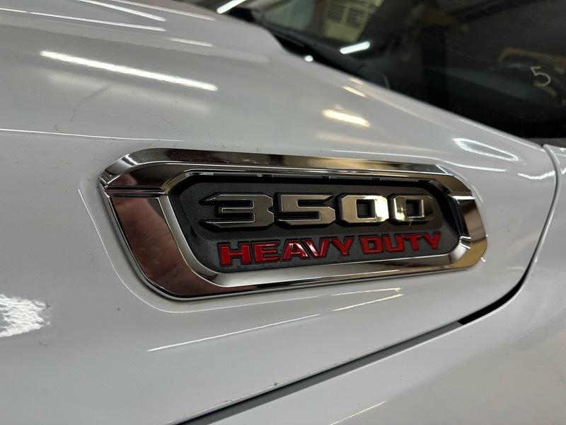 RAM 3500 Tradesman Crew Cab 4WD DRW 2022