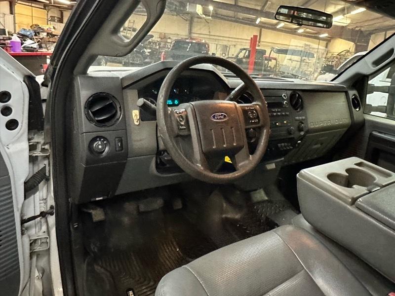 Ford F-350 SD XL Crew Cab LWB DRW 4WD 2013