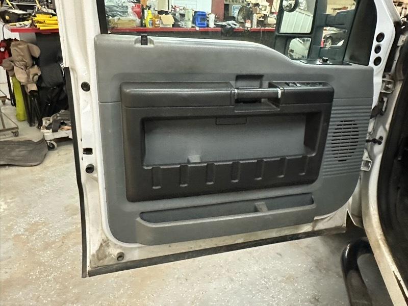 Ford F-350 SD XL Crew Cab LWB DRW 4WD 2013