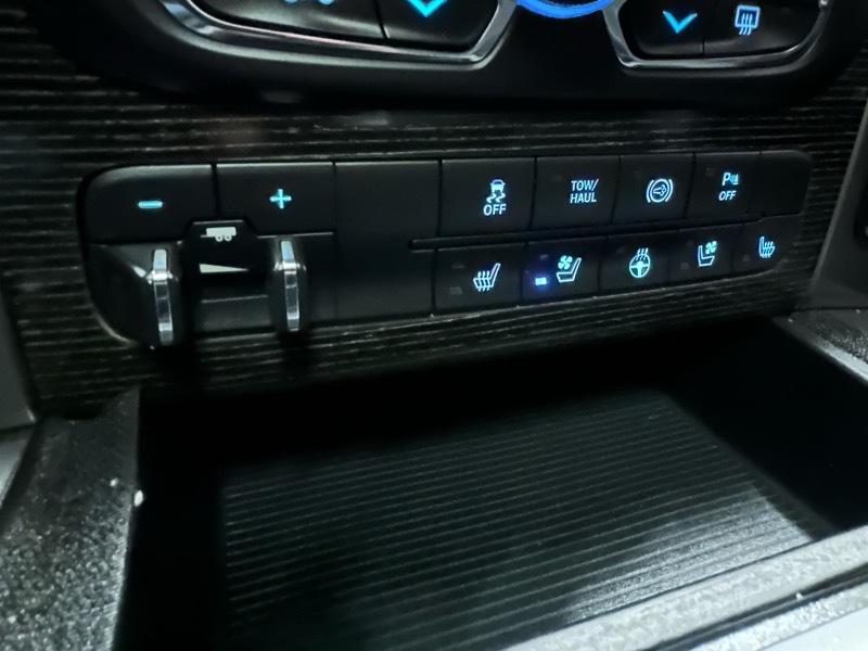 RAM 3500 Longhorn Mega Cab 4WD DRW 2014