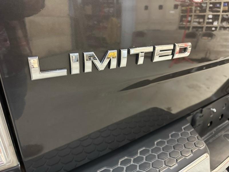 RAM 1500 Limited Longhorn 4x4 Crew Cab 5'7" Box 2015