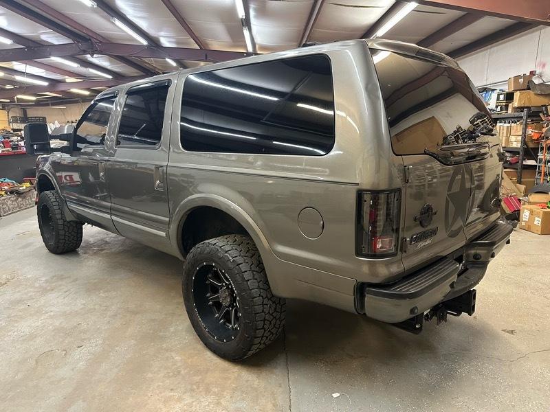 Ford Excursion Limited 6.8L 4WD 2004