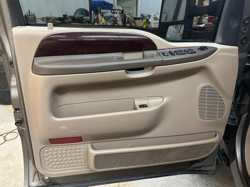 Ford Excursion Limited 6.8L 4WD 2004