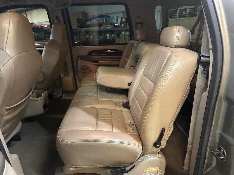 Ford Excursion Limited 6.8L 4WD 2004