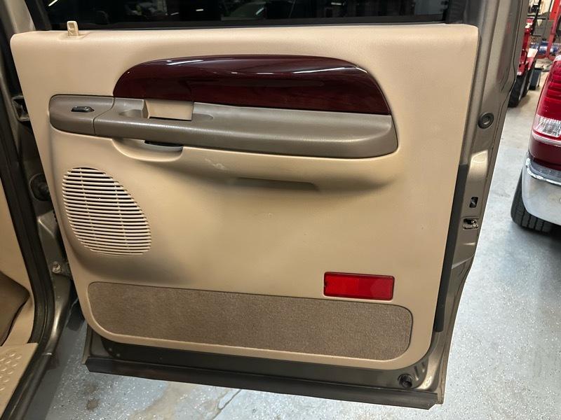 Ford Excursion Limited 6.8L 4WD 2004