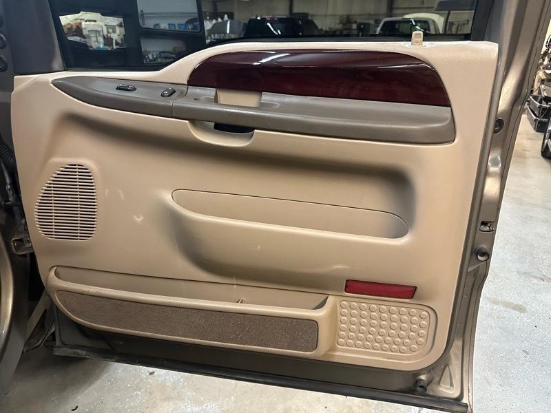 Ford Excursion Limited 6.8L 4WD 2004