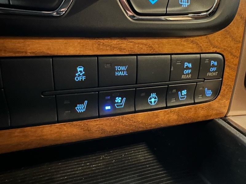 RAM 1500 Longhorn 4x4 Crew Cab 5'7" Box 2015