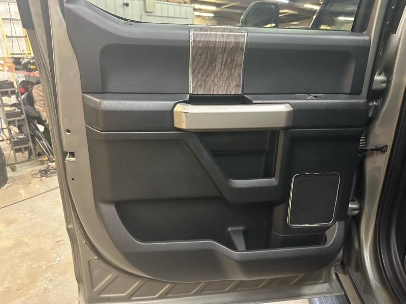 Ford F-250 SD Lariat Crew Cab 4WD 2019