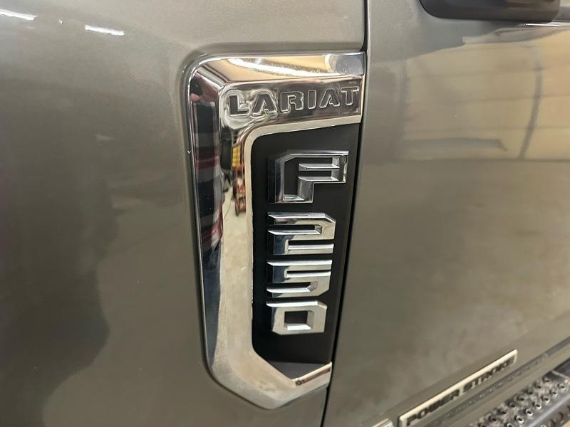Ford F-250 SD Lariat Crew Cab 4WD 2019
