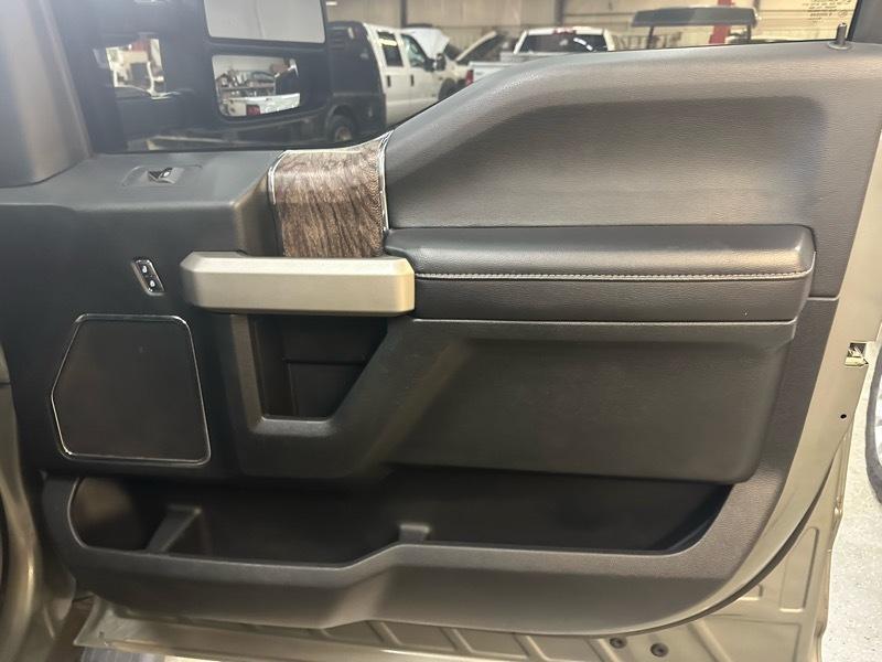 Ford F-250 SD Lariat Crew Cab 4WD 2019