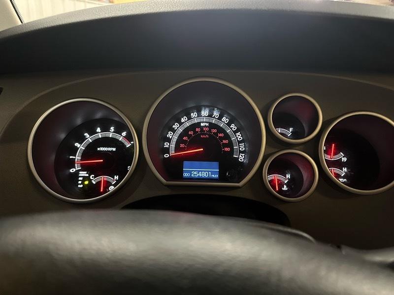 Toyota Sequoia Plantium 4WD FFV 2013