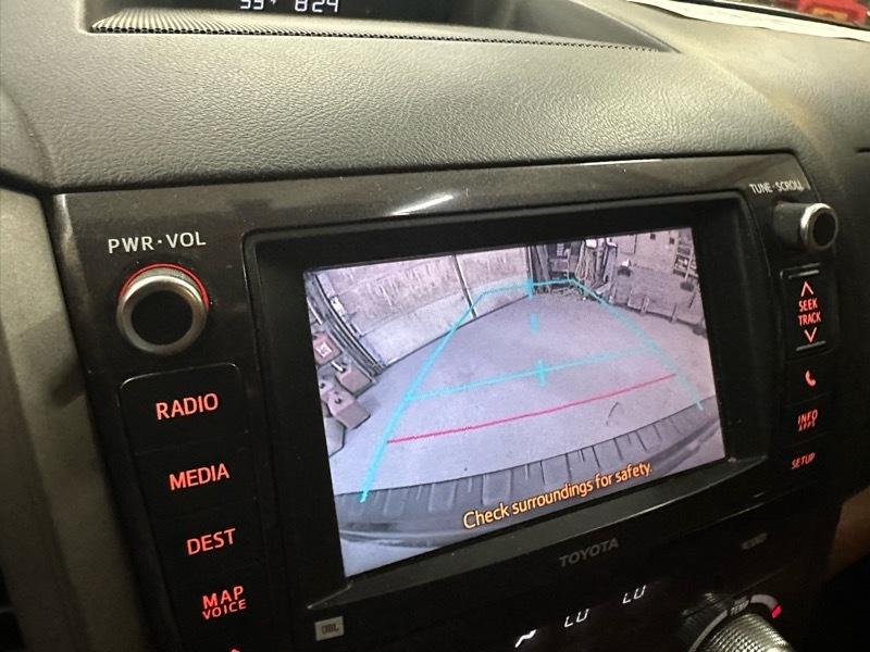 Toyota Sequoia Plantium 4WD FFV 2013