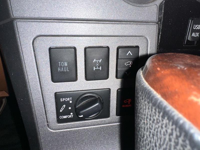 Toyota Sequoia Plantium 4WD FFV 2013