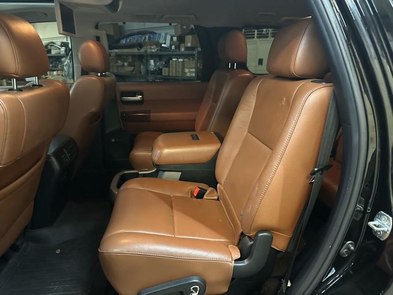 Toyota Sequoia Plantium 4WD FFV 2013