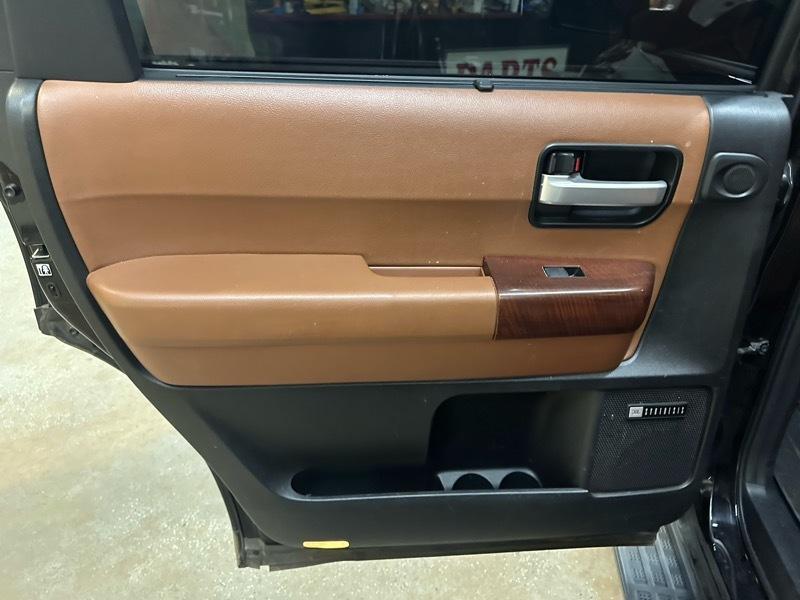 Toyota Sequoia Plantium 4WD FFV 2013