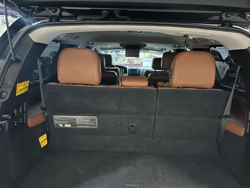 Toyota Sequoia Plantium 4WD FFV 2013