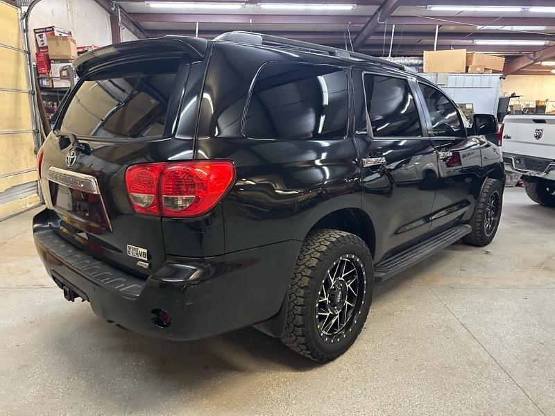 Toyota Sequoia Plantium 4WD FFV 2013