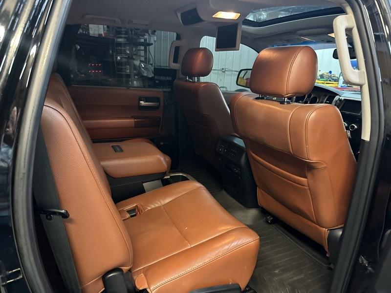 Toyota Sequoia Plantium 4WD FFV 2013