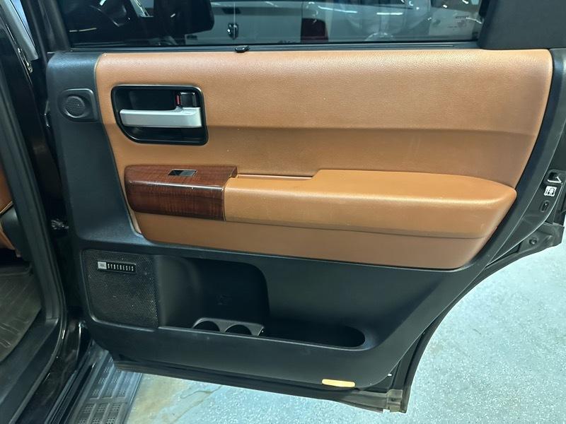 Toyota Sequoia Plantium 4WD FFV 2013