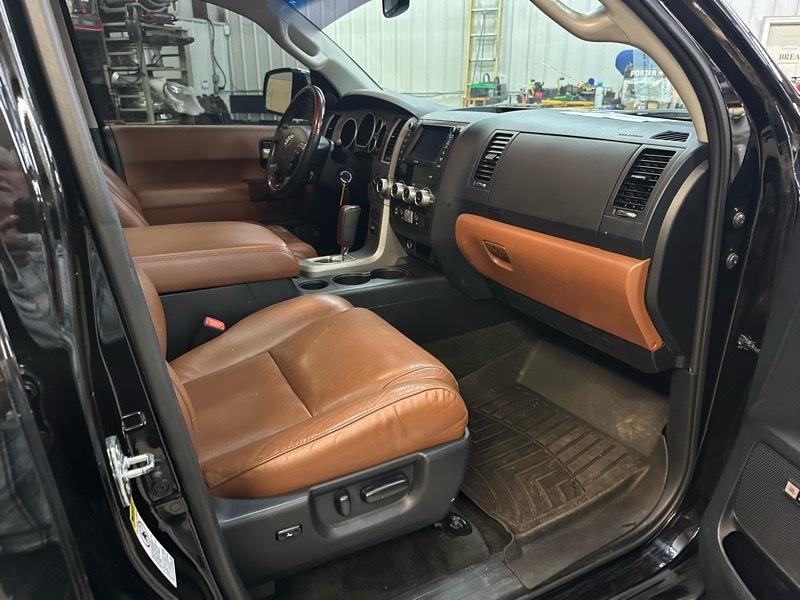 Toyota Sequoia Plantium 4WD FFV 2013
