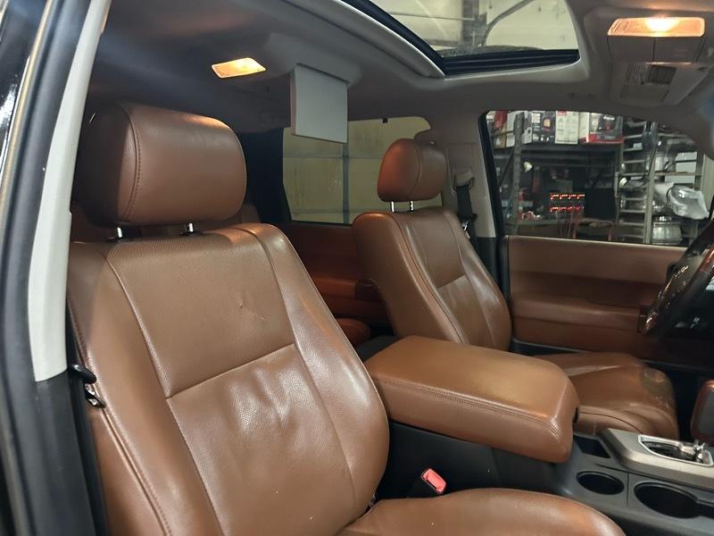 Toyota Sequoia Plantium 4WD FFV 2013