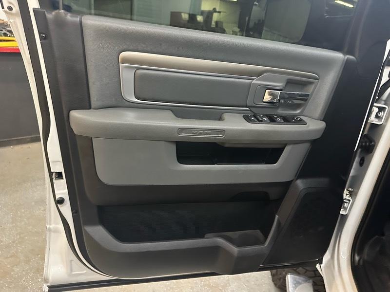 RAM 2500 Big Horn Crew Cab 4WD SWB 2015