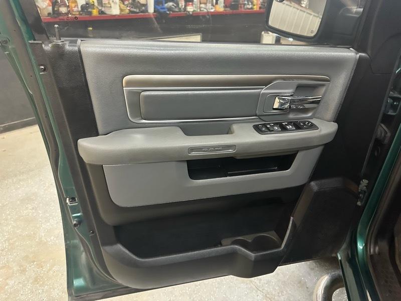 RAM 1500 Big Horn Crew Cab 4WD SWB 2016